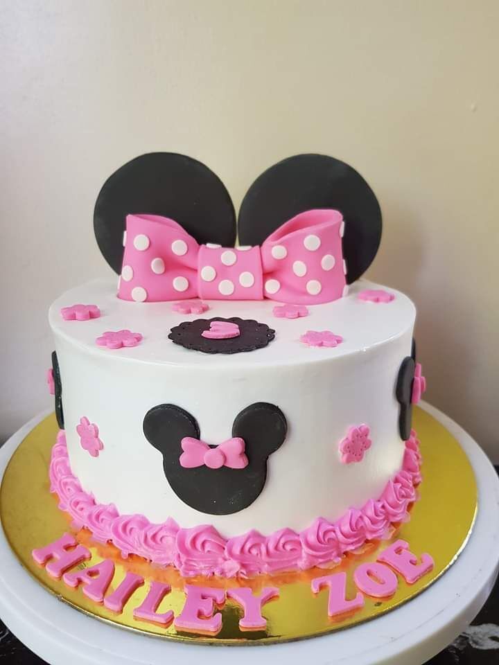Minnie Mouse Theme Cake 4