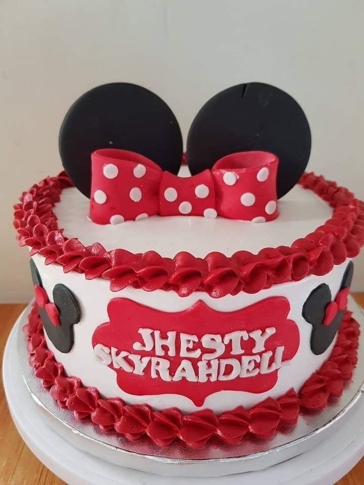Minnie Mouse Theme Cake 8