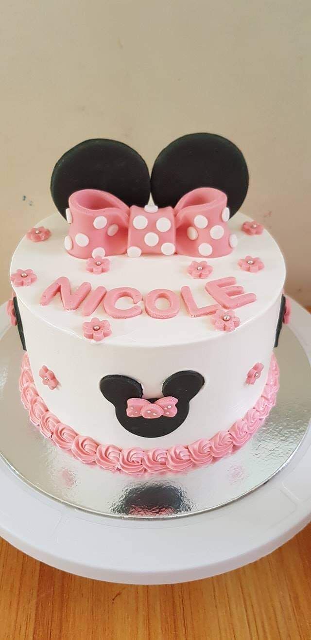 Minnie Mouse Theme Cake 9